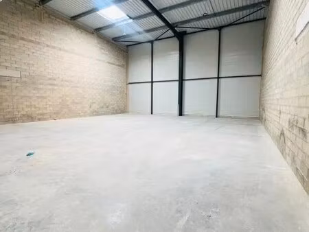 location local d'activités 452 m²