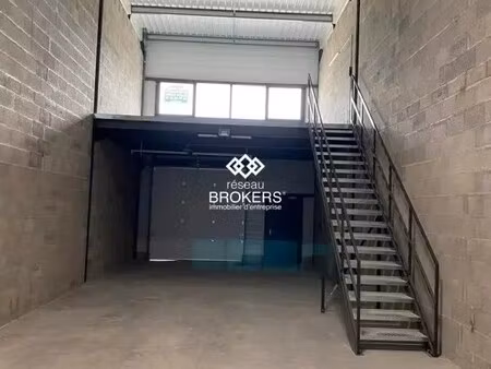 location local d'activités 136 m²
