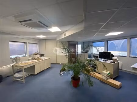location bureaux 225 m²