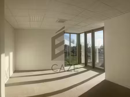 location bureaux saintes 17100 114m² à 157m²