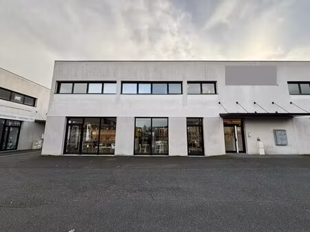location commerce 172 m² à 514 m²