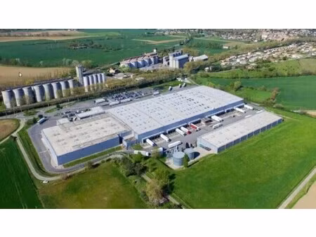 location entrepôt 10 480 m²