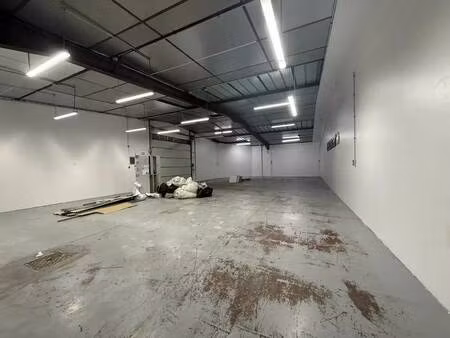 location entrepôt 110 m² à 410 m²