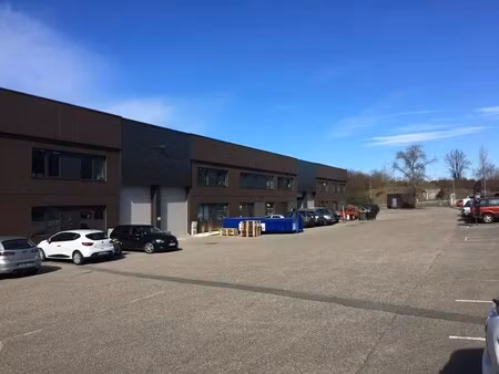 location local d'activités 206 m² à 1 972 m²