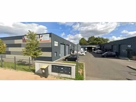 location entrepôt 210 m²