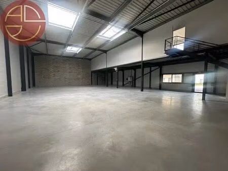 location entrepôt 1 071 m²