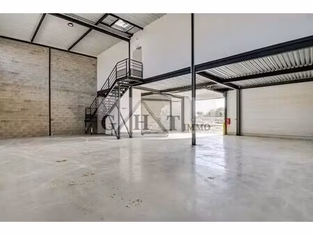location entrepôt 300 m²