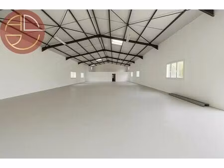 location entrepôt 759 m²
