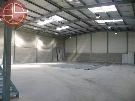 location entrepôt 670 m²
