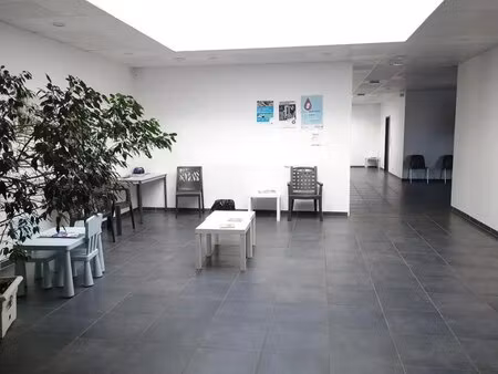 location local d’activités arbent 01000 31m²