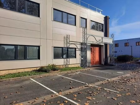location local d'activités 259 m²