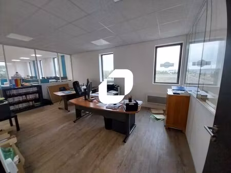 location local d’activités buchelay 78200 496m²