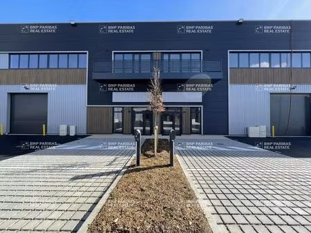 location local d'activités 597 m²