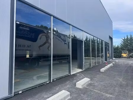 location local d'activités 574 m²