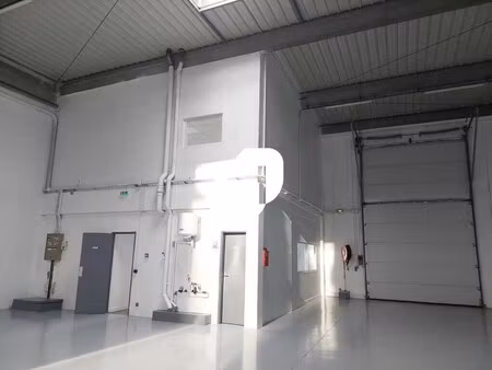 location local d’activités coignieres 78310 432m² à 1314m²