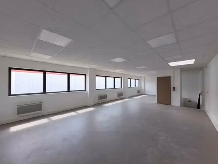 location local d'activités 371 m²