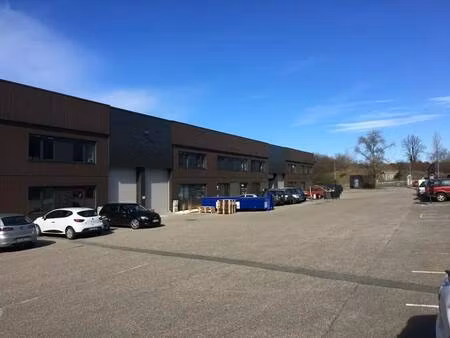 location local d'activités 206 m² à 1 972 m²