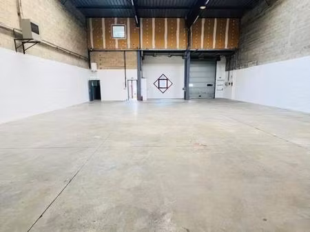 location local d’activités elancourt 78990 382m²