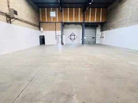 location local d'activités 382 m²