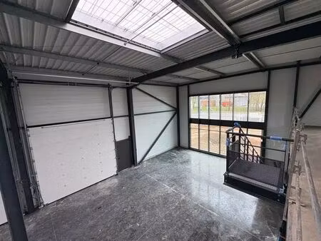 location local d'activités 199 m² à 409 m²