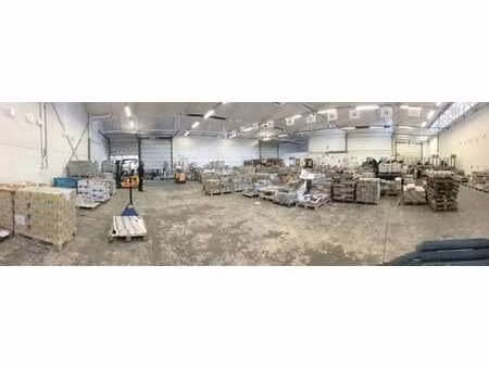 location local d'activités 820 m² à 2 008 m²