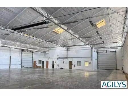 location local d'activités 820 m² à 2 008 m²