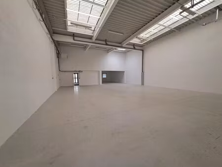 location local d'activités 356 m²