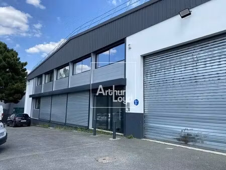 location local d'activités 1 415 m²