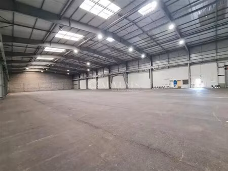 location local d'activités 1 050 m² à 10 000 m²