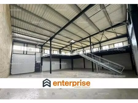 location local d'activités 439 m²