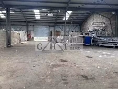 location local d'activités 751 m²