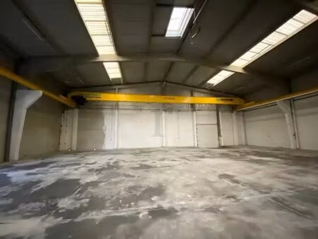 location local d'activités 1 104 m²