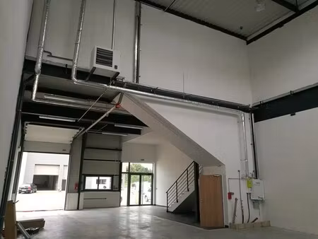 location local d’activités tigery 91250 252m²