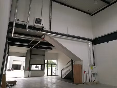 location local d'activités 252 m²