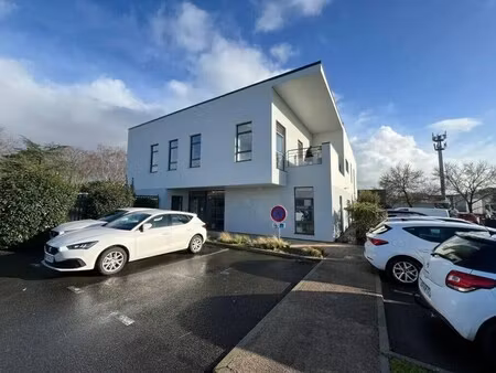 location bureaux 652 m²