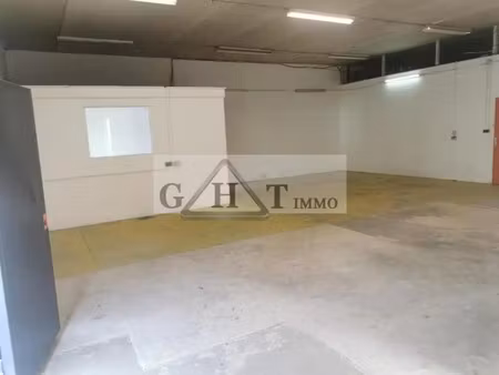 location entrepôt 145 m²