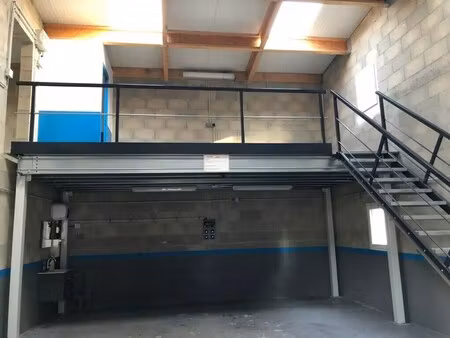 location entrepôt 174 m²