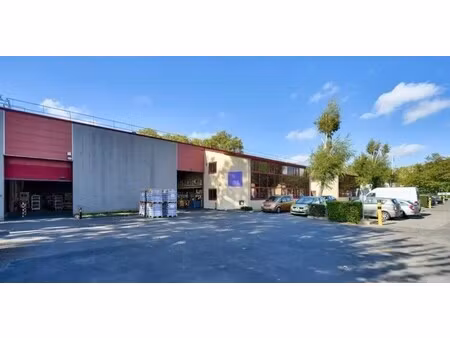 location local d'activités 434 m²