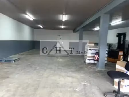 location entrepôt 200 m²