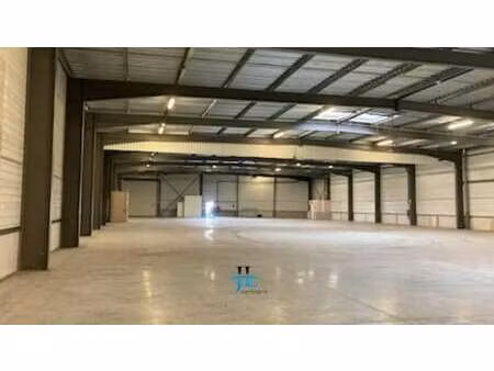 location entrepôt 2 000 m²