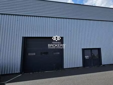 location entrepôt 210 m²