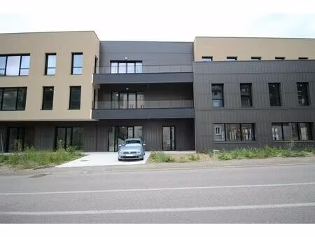 location entrepôt 93 m² à 3 891 m²