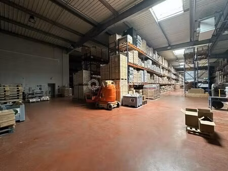 location local d'activités 3 070 m²
