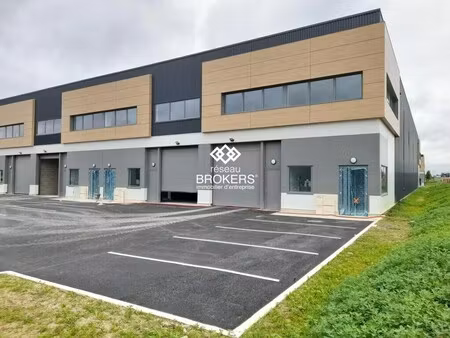 location local d'activités 399 m²