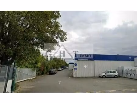 location local d'activités 600 m²