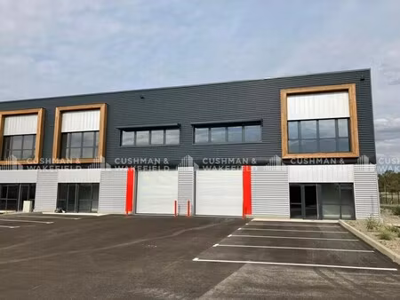 location local d'activités 360 m²