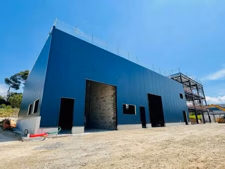 location local d'activités 149 m²