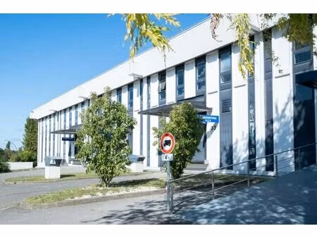 location local d'activités 633 m²
