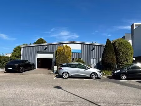 location local d'activités 374 m²