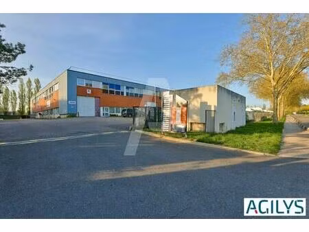location local d'activités 630 m²